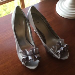 Women’s grey heels
